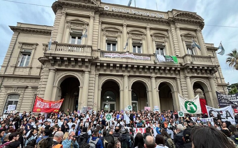 En este momento estás viendo La lucha de los trabajadores del Bonaparte: “No hay antecedentes de un cierre de hospitales en democracia”