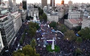 Lee más sobre el artículo Marcha universitaria. “Esto tiene que ser el empuje, el punto de partida para redoblar los esfuerzos”